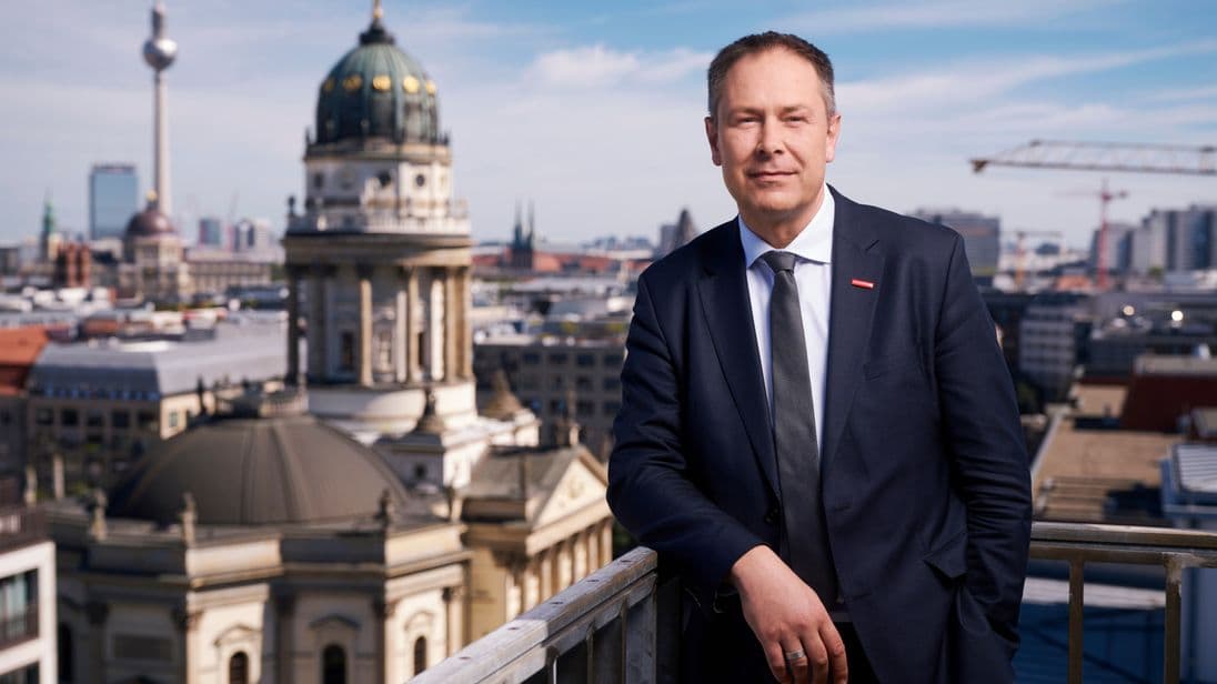 Schulte ist seit 2010 Geschäftsführers des Zentralverbandes des Deutschen Handwerks (ZDH) sowie des Unternehmerverbandes Deutsches Handwerk (UDH).