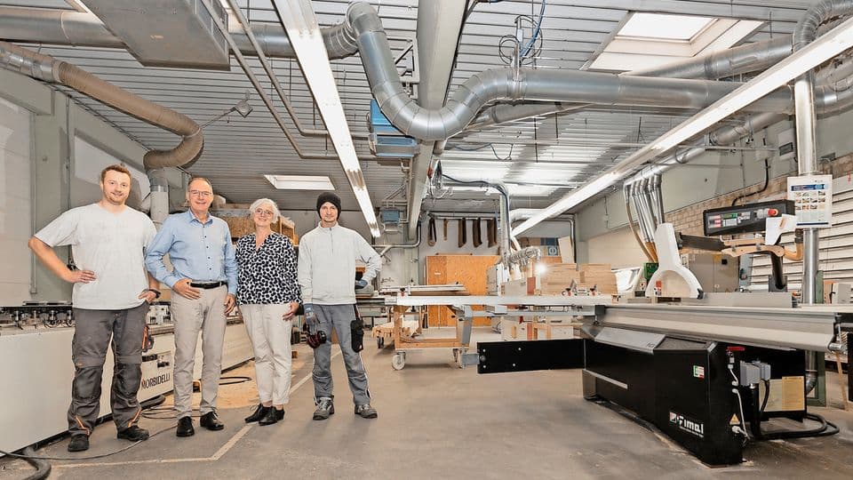 Marius Körper (links) übernimmt in sechs Jahren den Betrieb seiner Eltern, Ulrike und Jörg Körper (Mitte).