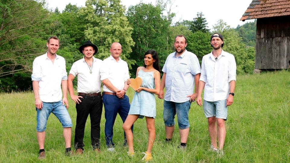 Bei der Sendung „Stadt + Land = Liebe" begleitet Collien Ulmen-Fernandes begleitet fünf junge Männer auf der Suche nach ihrer Traumpartnerin.