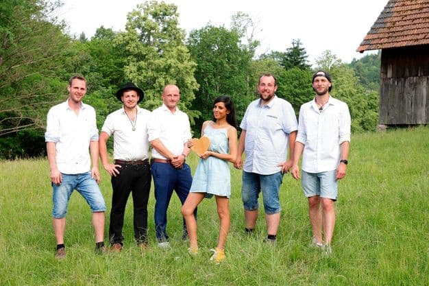 Bei der Sendung „Stadt + Land = Liebe" begleitet Collien Ulmen-Fernandes begleitet fünf junge Männer auf der Suche nach ihrer Traumpartnerin.