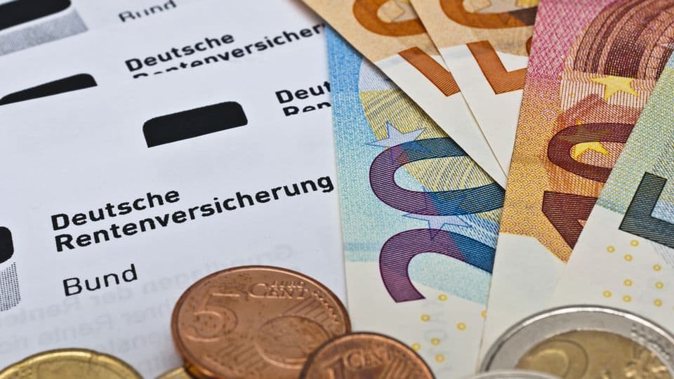 Mit einer freiwilligen Nachzahlung können Versicherte ihre spätere Rente aufbessern oder einen Rentenanspruch erwerben.