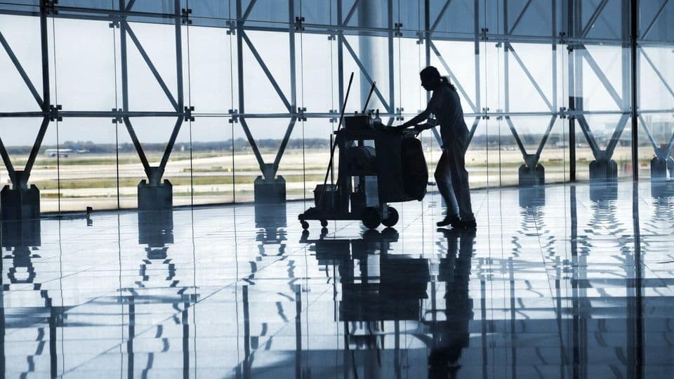 Gebäudereinigung: Der Einstiegslohn steigt zum 1. Oktober um 12,55 Prozent. Damit liegt er auch künftig deutlich über dem gesetzlichen Mindestlohn.