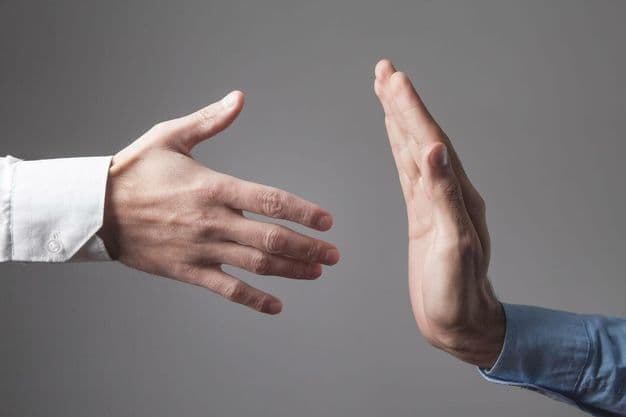 Keine Widerrufsbelehrung bei Außergeschäftsraumverträgen: Die Widerrufsfrist für Verbraucher verlängert sich um knapp ein Jahr.