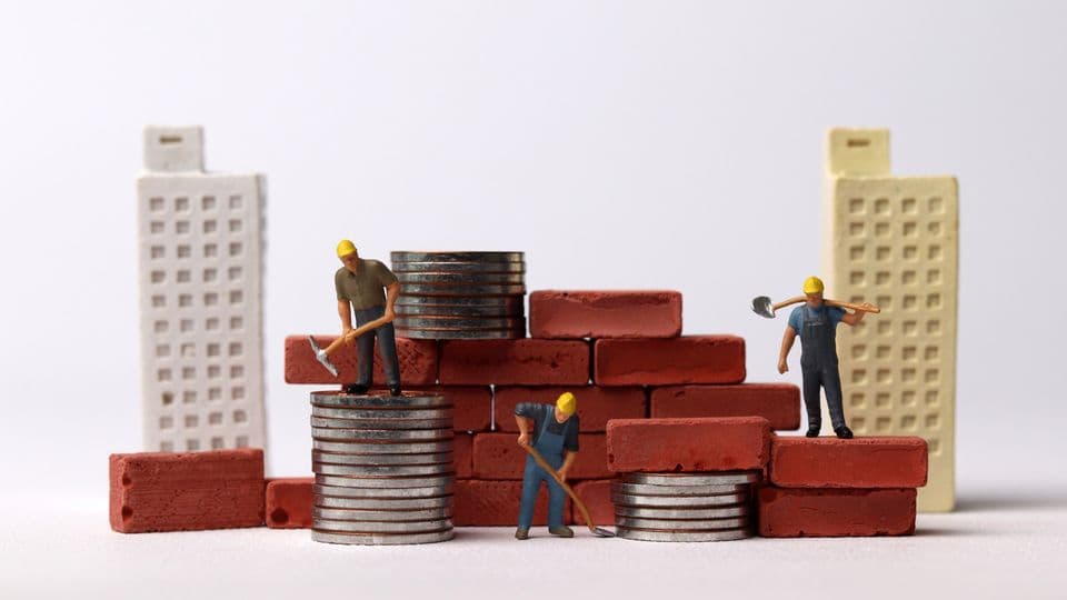 Einigung von  Arbeitgeberverbänden und Gewerkschaften. Rückwirkend zum 1. Mai steigen Löhne und Gehälter im Baugewerbe.