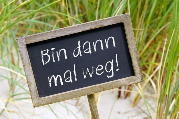 Auf in den Urlaub! Aber vergessen Sie nicht, eine E-Mail-Abwesenheitsnotiz einzurichten.