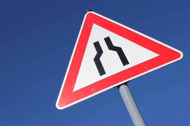 Wird das Material auf Baustellen knapp, drohen Baustopps. Handwerker sollten sich für drohende Engpässe absichern.