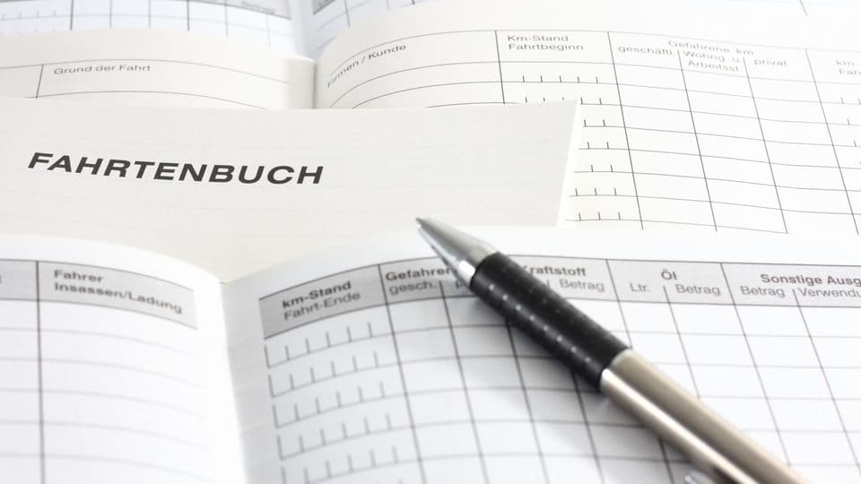 Ohne Fahrtenbuch haben es Handwerker schwer, die Privatnutzung eines betrieblichen Wagens zu widerlegen.