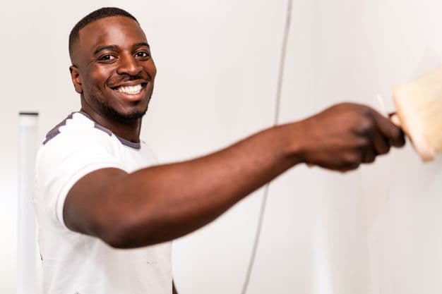 Malermeister Ben Ngaleba würde gern einen Tag mit einem Handwerkskammerpräsidenten tauschen und seine Aufgaben kennenlernen.