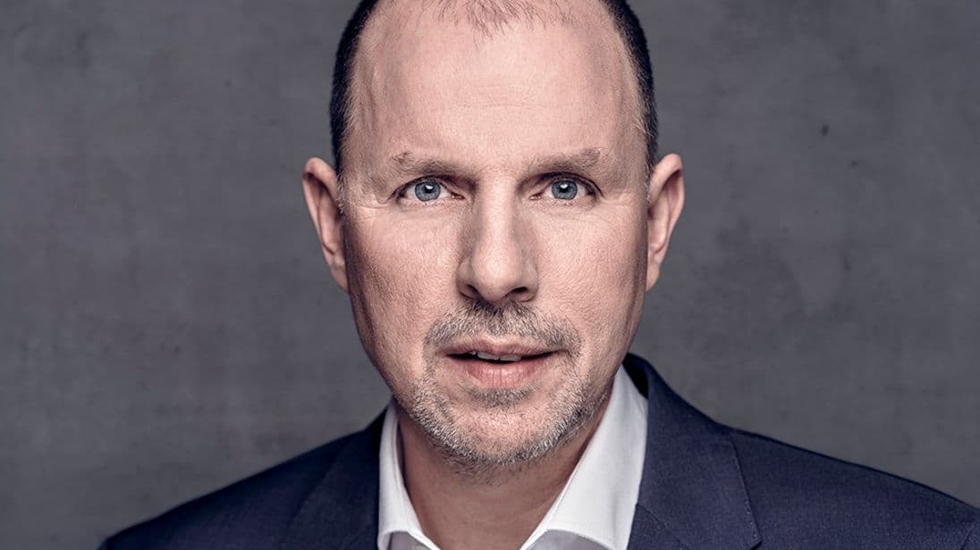 Rechtsanwalt Christian Solmecke: „Vor einer Klage sollte jedoch zunächst versucht werden, die Bewertung außergerichtlich durch Google entfernen zu lassen.“