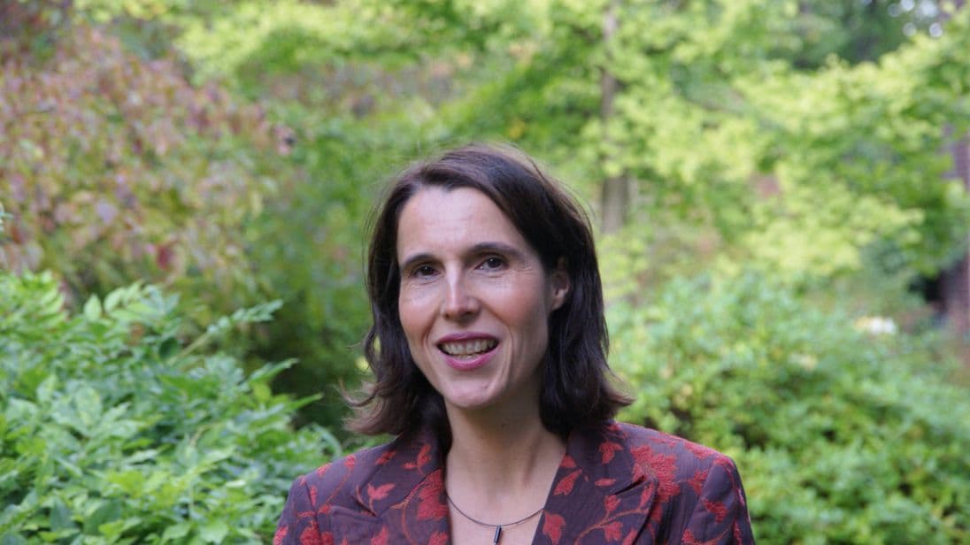 Rät Betrieben, nicht vorschnell in Zeiterfassungssysteme zu investieren und erst die Details des BAG-Beschlusses abzuwarten: Rechtsanwältin Cornelia Höltkemeier.