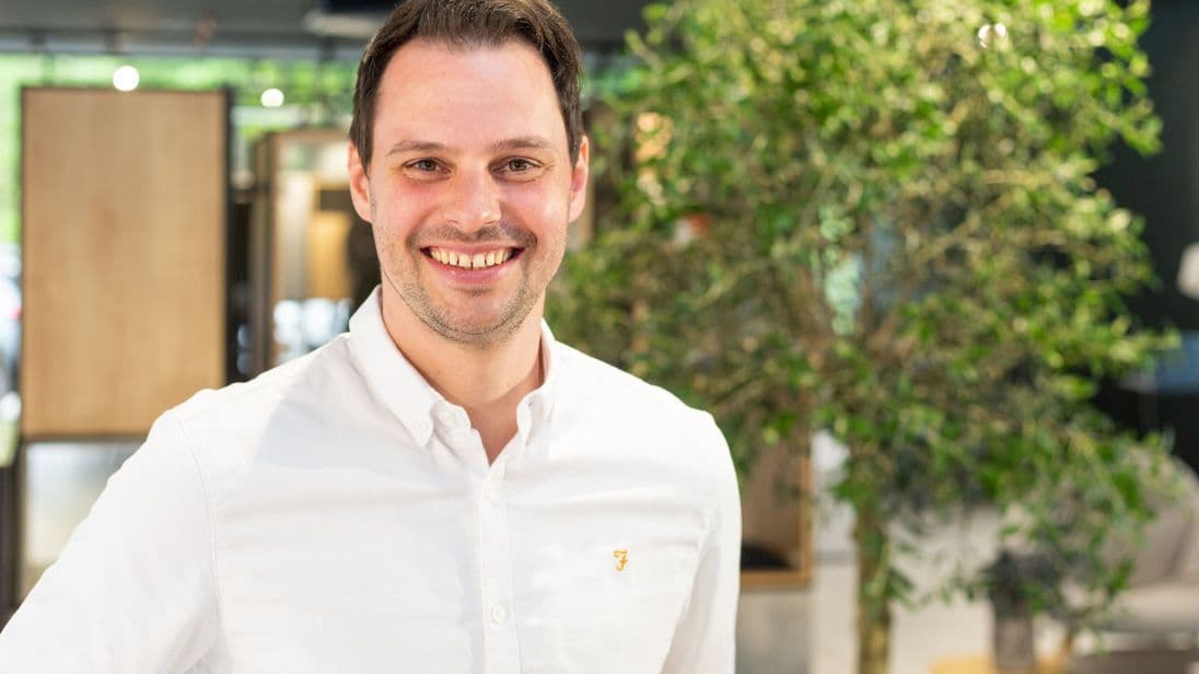 Fliesenlegermeister Daniel Peters.