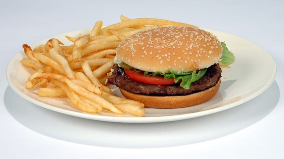 7,50 Euro können Arbeitgeber 2025 pro Tag als Essenszuschuss gewähren. Ob er steuerfrei ist, hängt vom Eigenanteil des Mitarbeitenden ab.