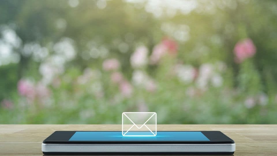 Kein Fernabsatzgeschäft: Kundin schließt einen Vertrag per Mail und dann kommt der Handwerker zum Aufmaß.