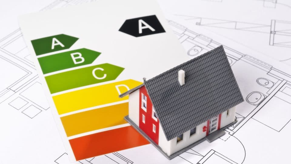 Gilt seit 26. Januar 2023: Handwerker, die ihren Kunden die Durchführung von energetischen Sanierungsmaßnahmen bescheinigen, müssen jetzt eines der neuen Musterformulare verwenden.