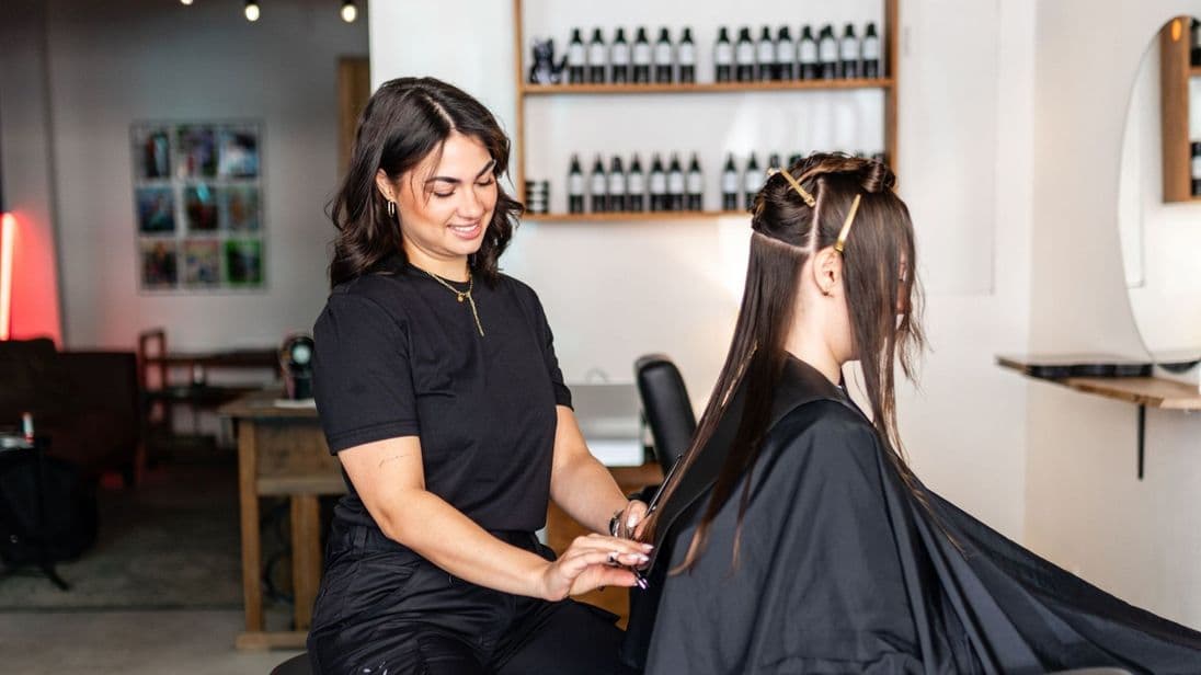 Franziska Grewenik, Friseurmeisterin