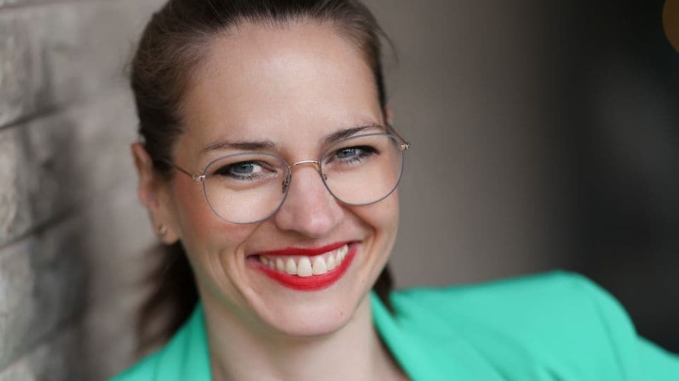 Kathrin Post-Isenberg will immer hoch hinaus: zwischen den Türmen des Kölner Doms oder mit Dachdeckern unter freiem Himmel.