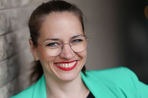 Kathrin Post-Isenberg will immer hoch hinaus: zwischen den Türmen des Kölner Doms oder mit Dachdeckern unter freiem Himmel.