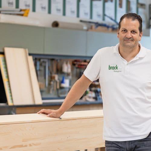 Auch wenn Künstliche Intelligenz nicht immer die perfekte Lösung liefert: „Die Ergebnisse kann man oft als Vorlage nutzen und damit weiterarbeiten. Auch das spart viel Zeit“, sagt Matthias Brack.