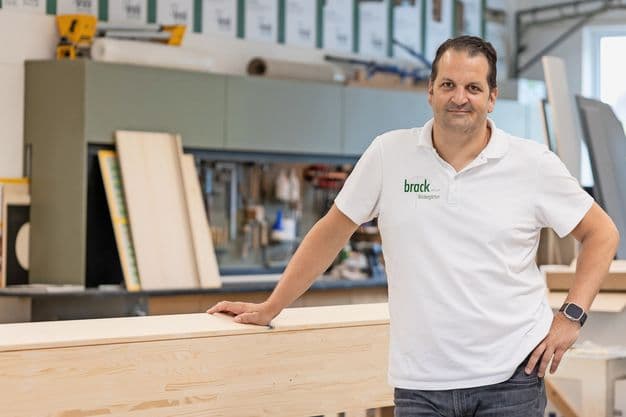 Auch wenn Künstliche Intelligenz nicht immer die perfekte Lösung liefert: „Die Ergebnisse kann man oft als Vorlage nutzen und damit weiterarbeiten. Auch das spart viel Zeit“, sagt Matthias Brack.