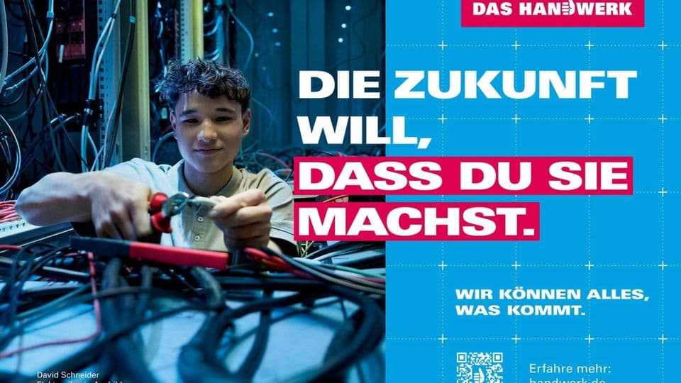 David Schneider machte eine Ausbildung zum Elektroniker: Er ist einer der Protagonisten, der ab 1. März 2025 auf den neuen Plakaten der Imagekampagne des Handwerks zu sehen sein wird.