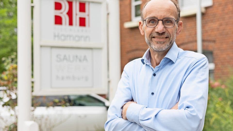 Wie die genau feiert auch Tischlerei Hamann dieses Jahr 50-jähriges Jubiläum: Inhaber und Tischlermeister Ralf Hamann hat den Betrieb 1996 von seinem Vater übernommen und sich seitdem ein Standbein mit Saunen und Infrarotkabinen aufgebaut.