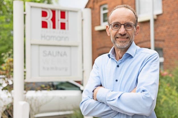 Wie die genau feiert auch Tischlerei Hamann dieses Jahr 50-jähriges Jubiläum: Inhaber und Tischlermeister Ralf Hamann hat den Betrieb 1996 von seinem Vater übernommen und sich seitdem ein Standbein mit Saunen und Infrarotkabinen aufgebaut.