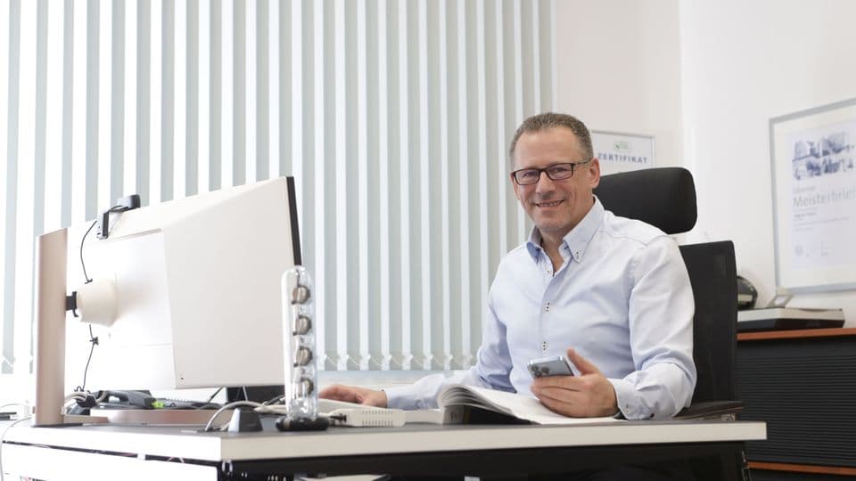 Eine gute Beziehung zwischen Handwerker und Kunde beruht auf Vertrauen, das erst wachsen muss.