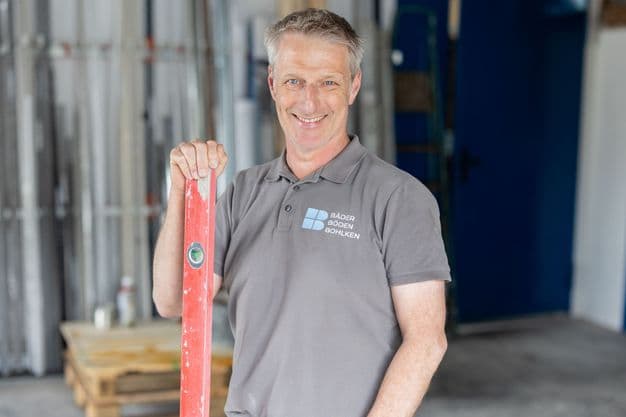 Fliesenlegermeister Stefan Bohlken hofft, dass nach der Sicherung der Meisterpflicht nun auch die Ausbildung modernisiert wird.