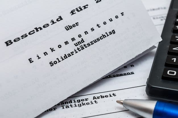 Einen Monat haben Sie im Normalfall Zeit für einen Einspruch gegen den Steuerbescheid. Spätere Änderungen sind schwerer, aber möglich, zum Beispiel bei offensichtlichen Fehlern.