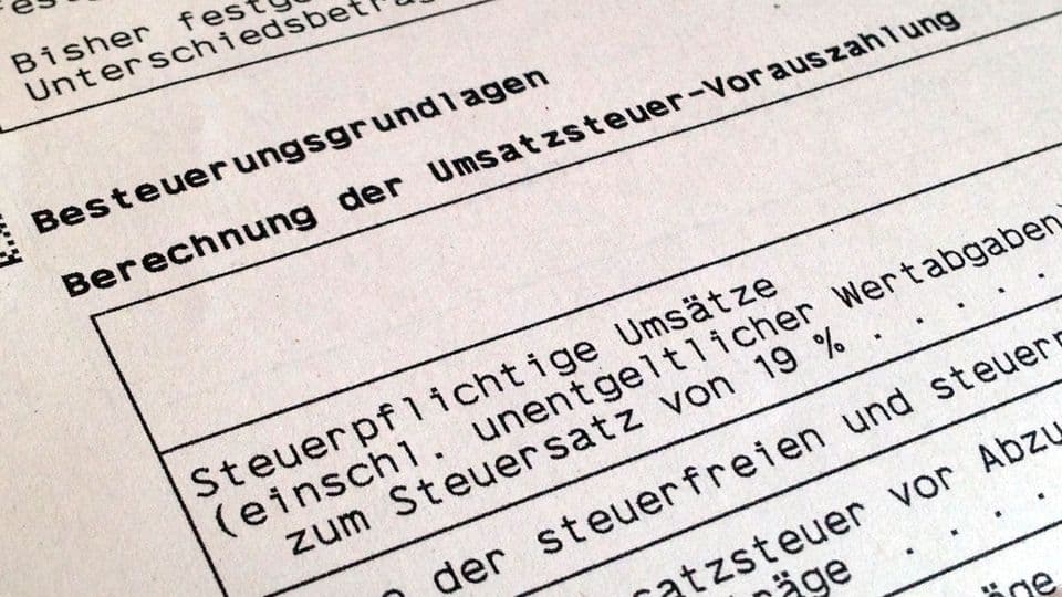 Mehr Betriebe können nun länger die Einnahmen-Überschussrechnung nutzen, statt zur komplizierteren Bilanzierung zu wechseln.