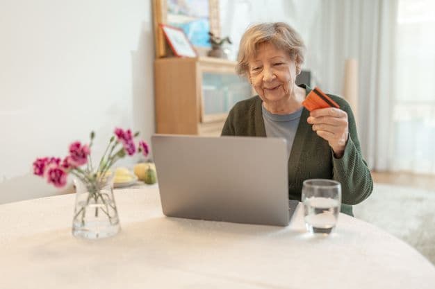Eine barrierefreie Website ermöglicht auch älteren Menschen die Nutzung von Onlineshops.