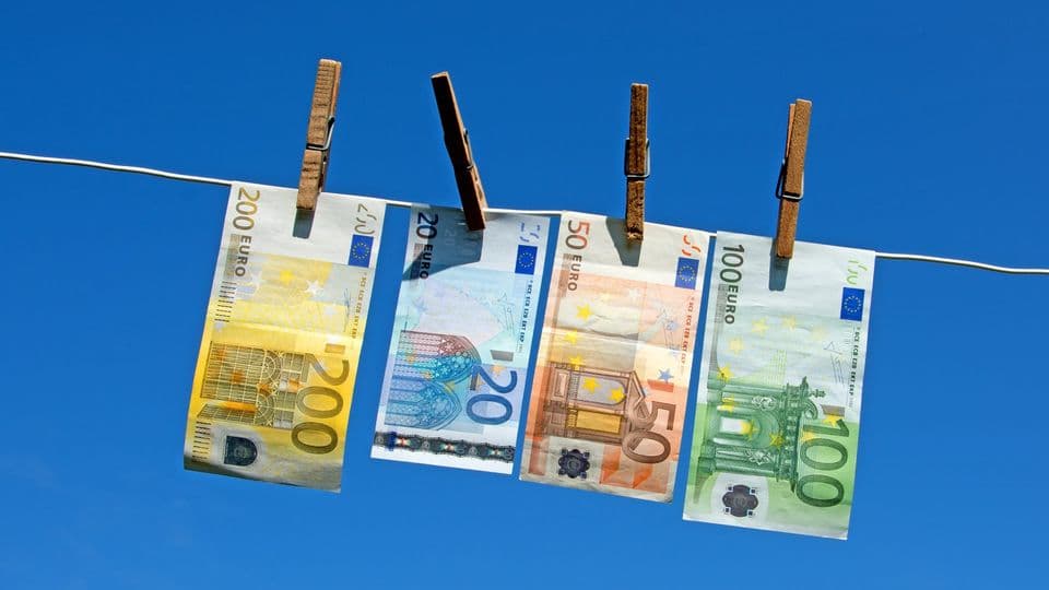 Geldwäsche? Zu viel Bargeld macht verdächtig!