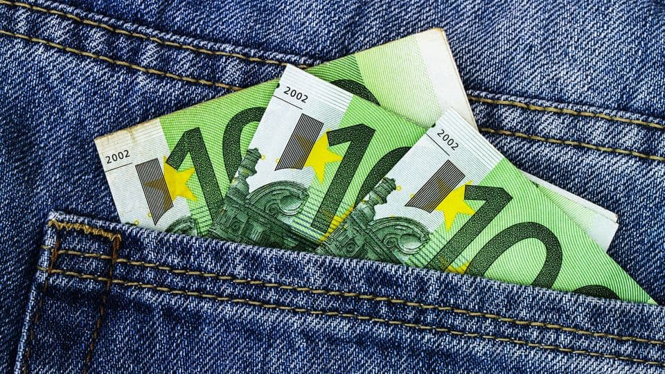 Bargeld in Hosentasche