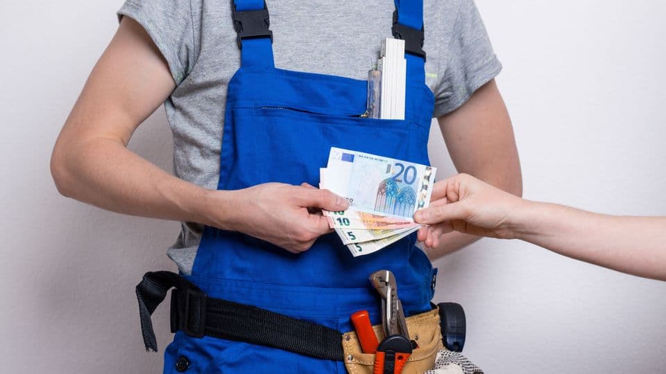 Wer willkürlich seine Mitarbeiter unterschiedlich entlohnt, verstößt gegen den Gleichbehandlungsgrundsatz.