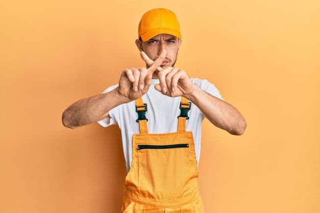 Bloß nicht hier arbeiten: Im Vorstellungsgespräch können Sie Bewerber auch abschrecken.