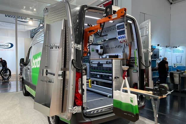 Bott präsentiert eine rollende Werkstatt im Mercedes Sprinter für Handwerker