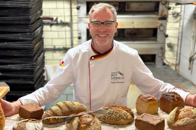 Die Vielfalt des Brotes in seiner Backstube zeigt Brot-Sommelier René Silberbach aus Wernigerode.