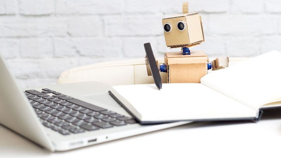 Mit einem PDF sprechen als ob es ein Mensch wäre: Das KI-Tool Chatpdf macht das möglich.