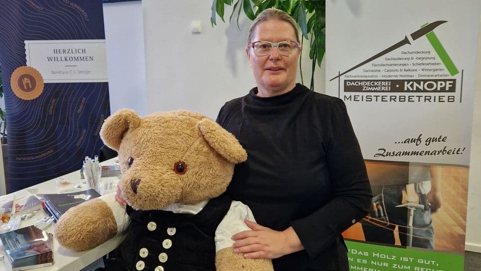 Neben einigen Stolpersteinen ist die Mitarbeiterbindung für Christine Knopf ein Argument für die 4-Tage-Woche.