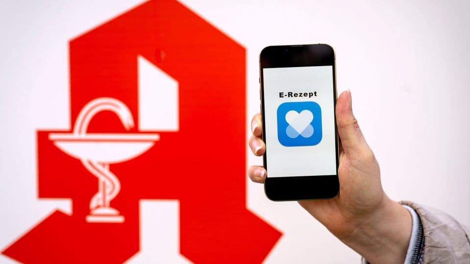 Seit 2024 erhalten Patienten Rezepte nur noch elektronisch. Als Nachweis für das Finanzamt benötigen Sie nun einen Beleg der Apotheke mit bestimmten Angaben.