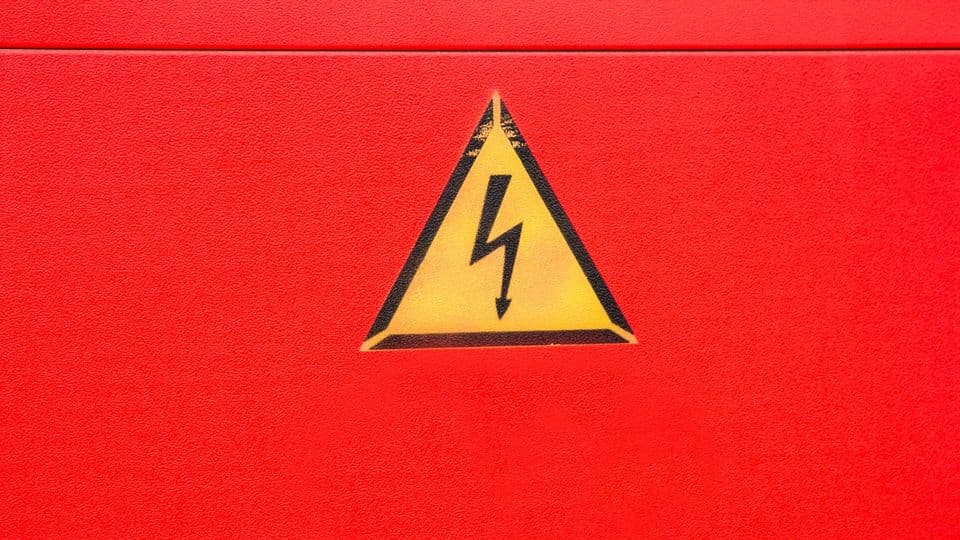 Gegen Diebe: Elektriker setzt Fahrzeug unter Strom