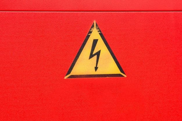 Gegen Diebe: Elektriker setzt Fahrzeug unter Strom