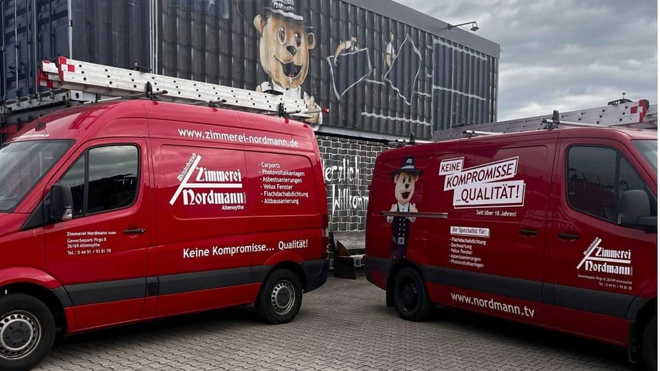 Alt vs. Neu: Der Handwerksbetrieb hat die Werbung modernisiert und den Wiedererkennungswert erhalten.