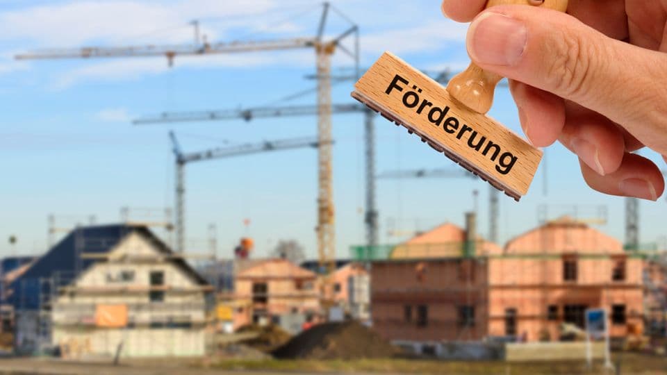 Ankündigung der Bundesbauministerin: Trotz vorläufiger Haushaltsführung sind vier Förderprogramme für den Neubaubereich für 2025 gesichert.