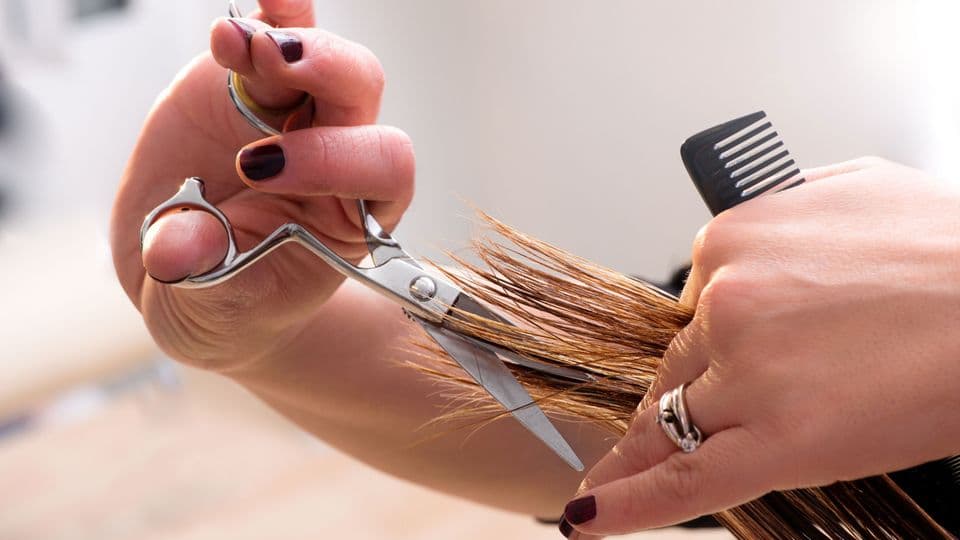 Strenge Regeln für das Friseur- und Kosmetikgewerbe geplant: Die Regierung will Betriebe zur Arbeitszeitaufzeichnung nach § 17 des Mindestlohngesetzes verpflichten.