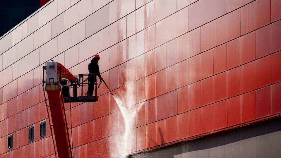 Tarifverhandlungen beendet: In der Gebäudereinigung steigt 2025 der Tariflohn.