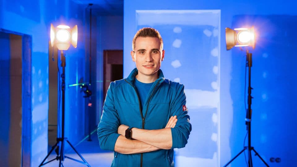 Auf Instagram gewährt Fliesenlegermeister Johannes Münkel Einblicke in seinen Arbeitsalltag.