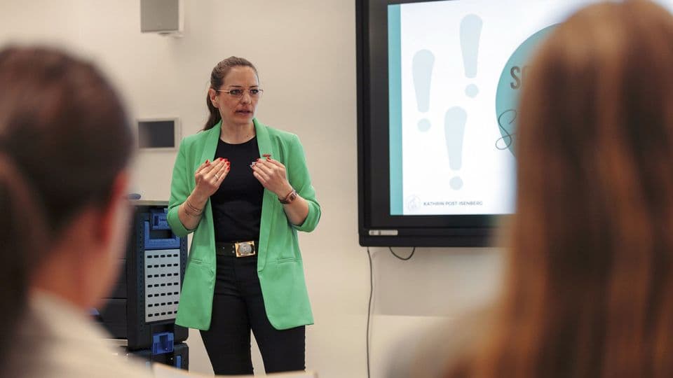 Vortrag in Zusmarshausen: Kathrin Post-Isenberg gab beim FORUM mobility & work auch private Einblicke.