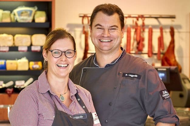 Bärbel und Markus Leggedör gehen mutig ihren Weg weiter. Die Auszeichnung „Fleischer des Jahres 2025“ hat sie ermuntert.