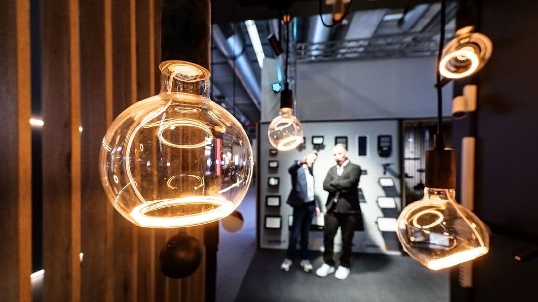 Bei der Messe Light + Building können sich Besucher darüber informieren, welche Lösungen es für energieeffiziente Beleuchtung gibt.